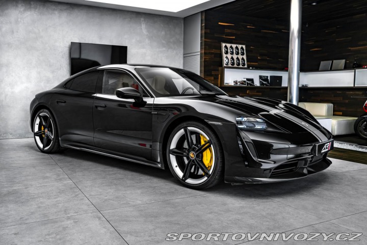 Porsche Taycan Turbo S Keramiky Pano PDL 2021