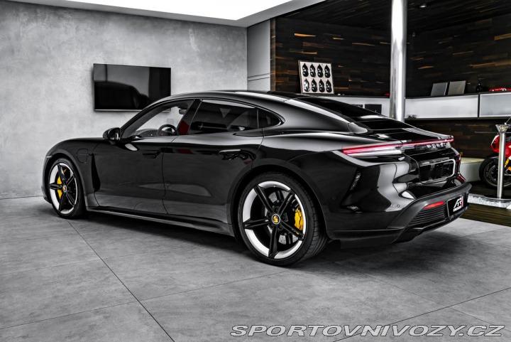 Porsche Taycan Turbo S Keramiky Pano PDL 2021