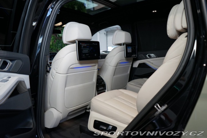 BMW X7 M50i*6-MÍST*NEZ.TOP*ZÁRUK 2021