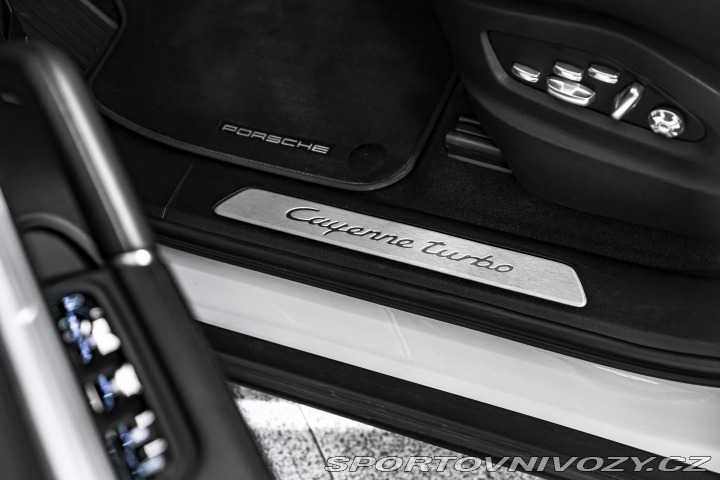 Porsche Cayenne Turbo PCCB/HUD/PDLS/ZÁRUK 2019