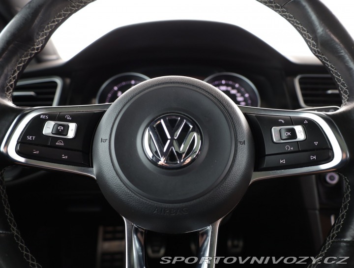 Volkswagen Golf Highline 2.0 TDI GTD 2016