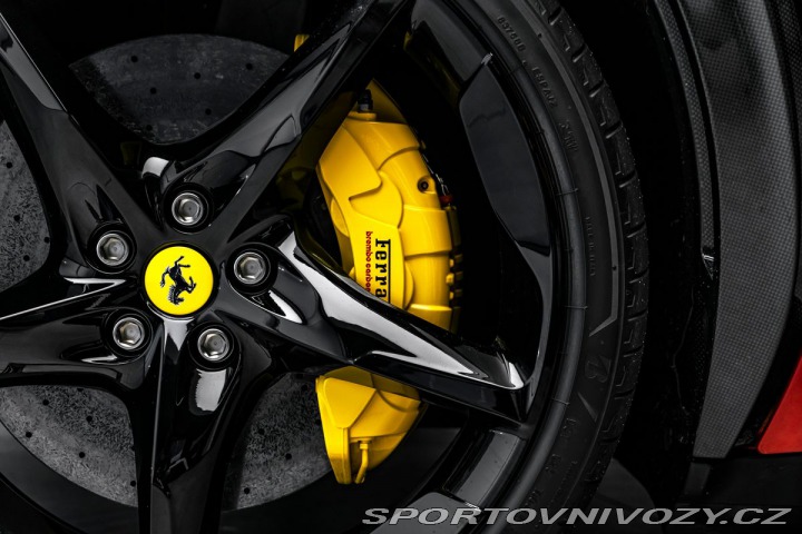 Ferrari Purosangue Rosso Fuoco 1800