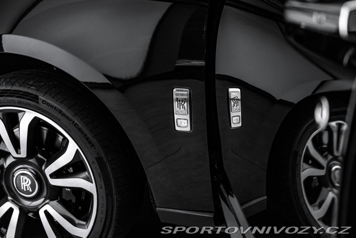 Rolls Royce Cullinan  1800