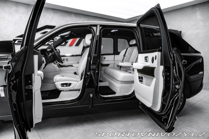 Rolls Royce Cullinan  2020