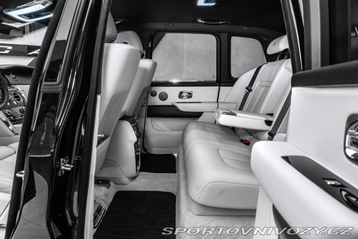 Rolls Royce Cullinan  2020