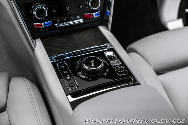 Rolls Royce Cullinan  2020