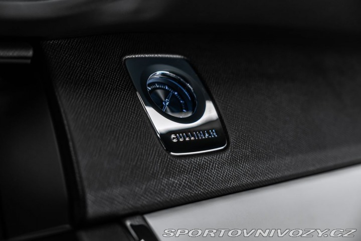 Rolls Royce Cullinan  1800