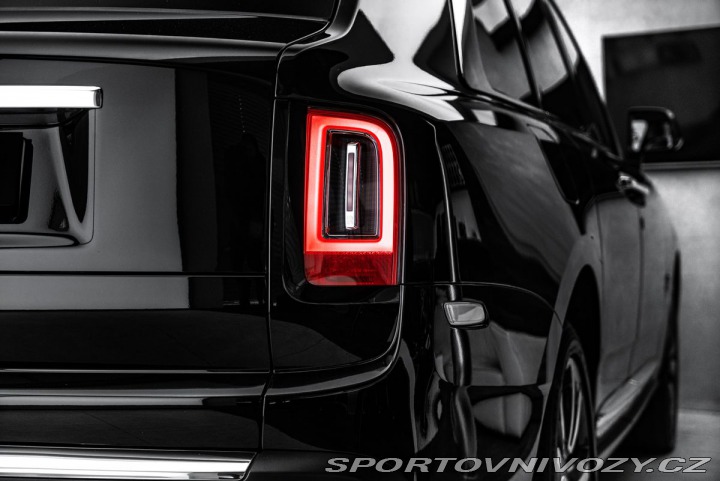 Rolls Royce Cullinan  1800