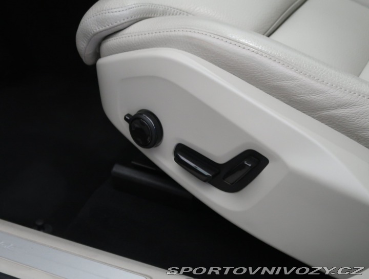 Volvo Ostatní modely XC60 Momentum T6 Recharge 2023