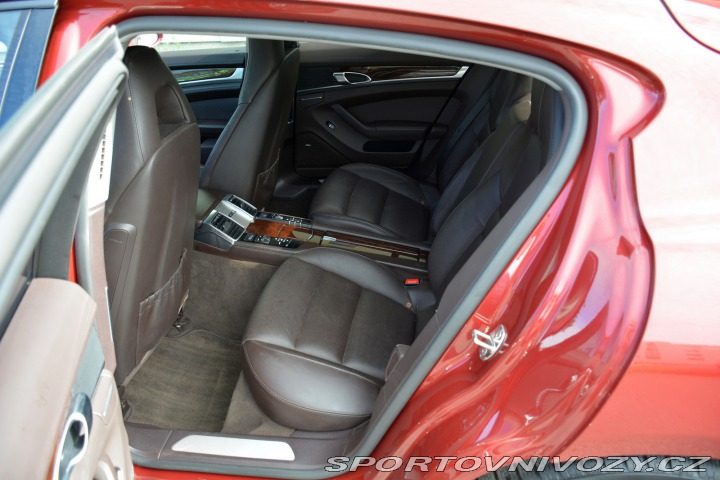 Porsche Panamera 4 2010