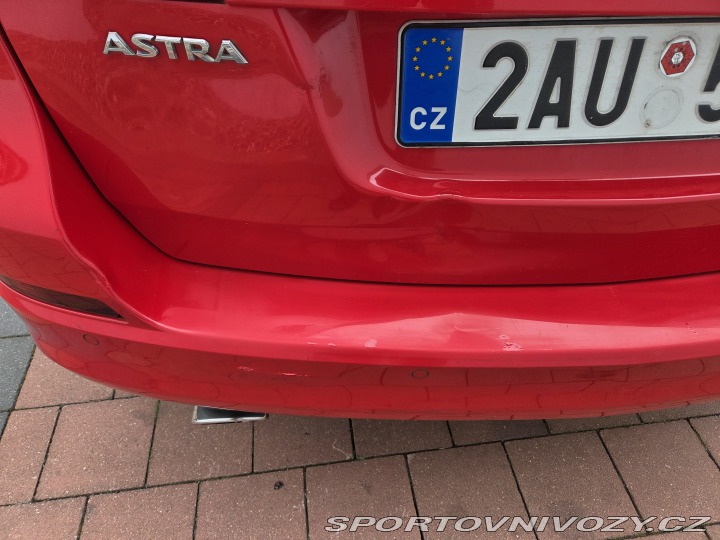 Opel Astra Sports Tourer 2012