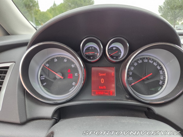 Opel Astra Sports Tourer 2012