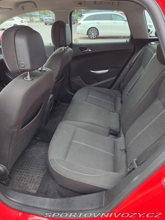 Opel Astra Sports Tourer 2012