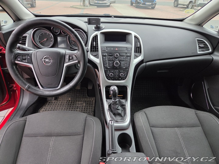 Opel Astra Sports Tourer 2012