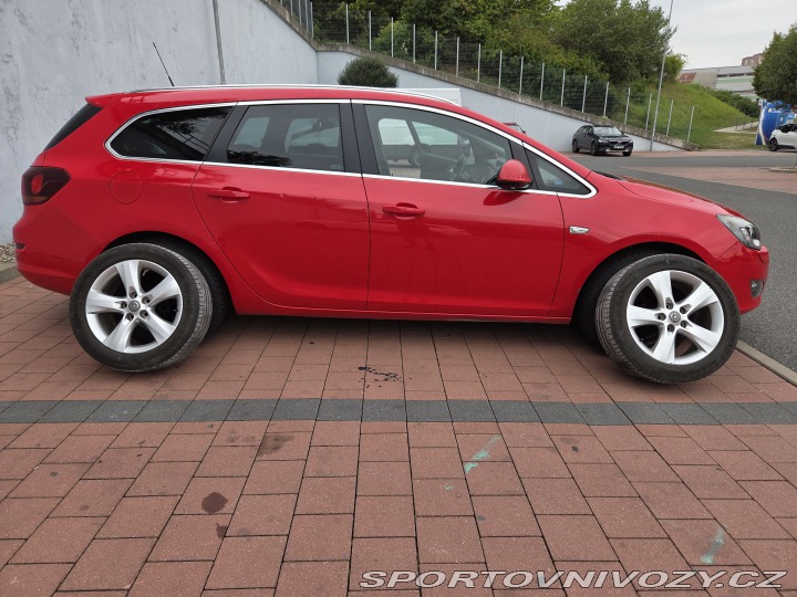 Opel Astra Sports Tourer 2012