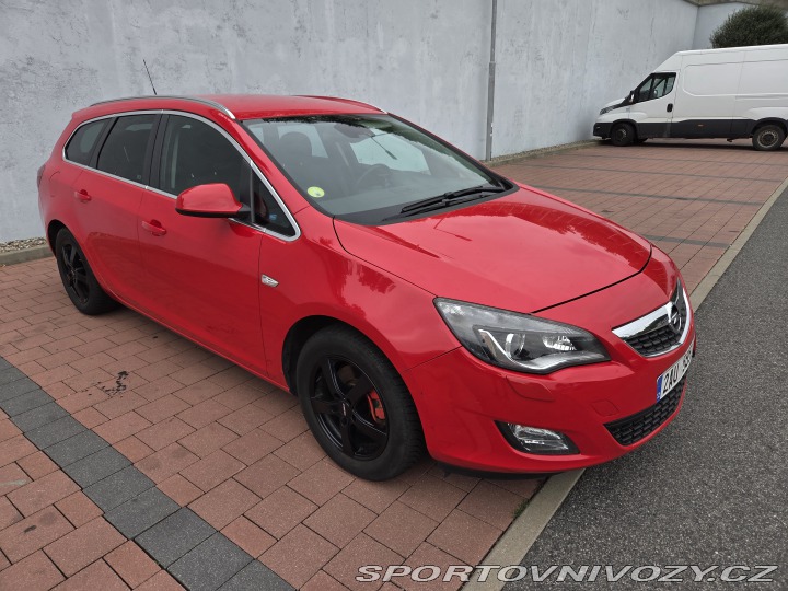 Opel Astra Sports Tourer 2012