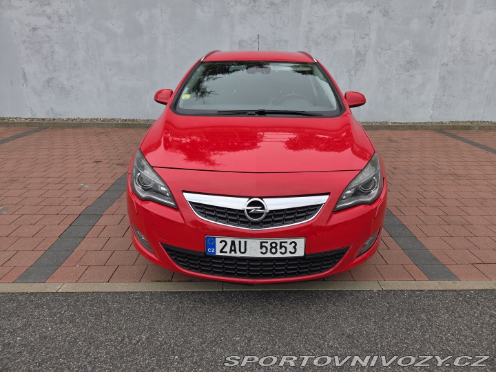 Opel Astra Sports Tourer 2012