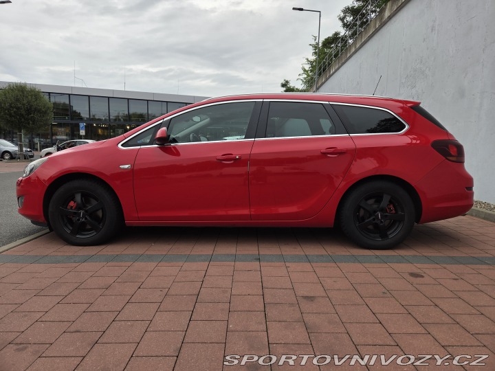 Opel Astra Sports Tourer 2012