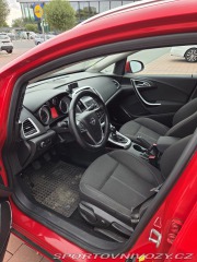 Opel Astra Sports Tourer 2012