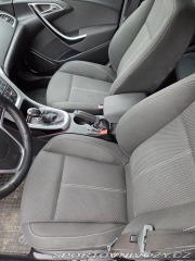 Opel Astra Sports Tourer 2012
