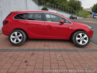 Opel Astra Sports Tourer 2012