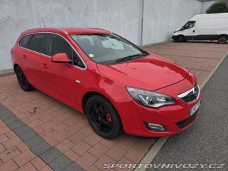 Opel Astra Sports Tourer 2012