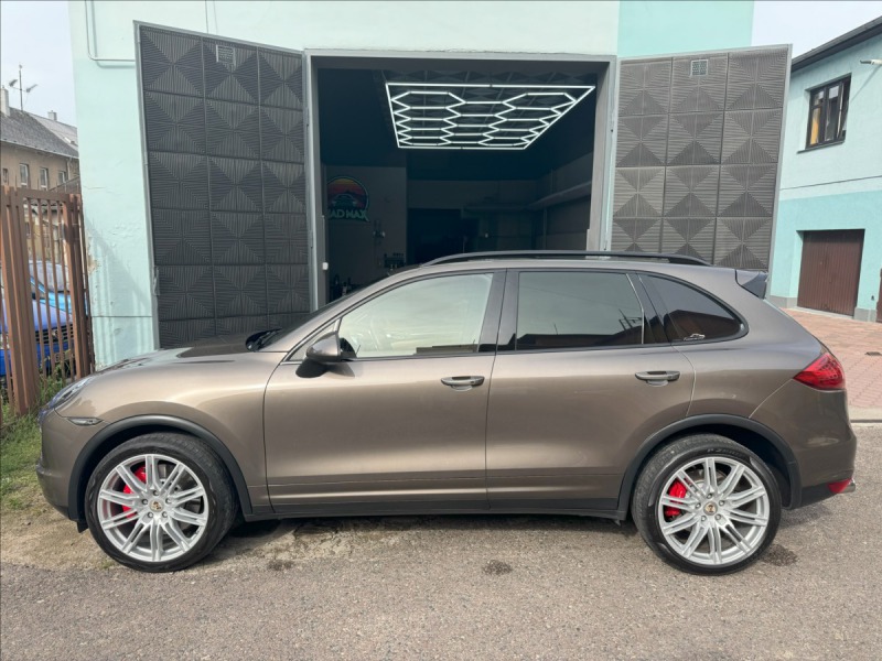 Porsche Cayenne 4,8   Turbo V8 580ps