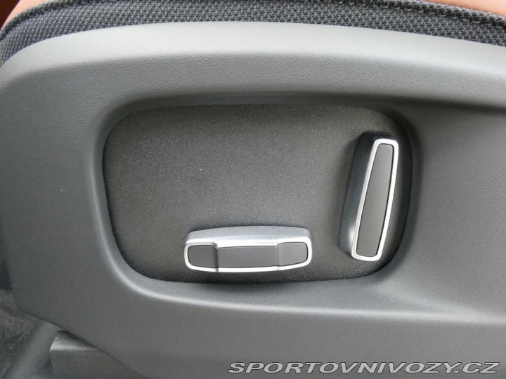 Ostatní značky Ostatní modely Land Rover Defender 110 4,4 OCTA P635 2025