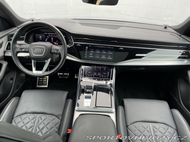 Audi SQ8  2020