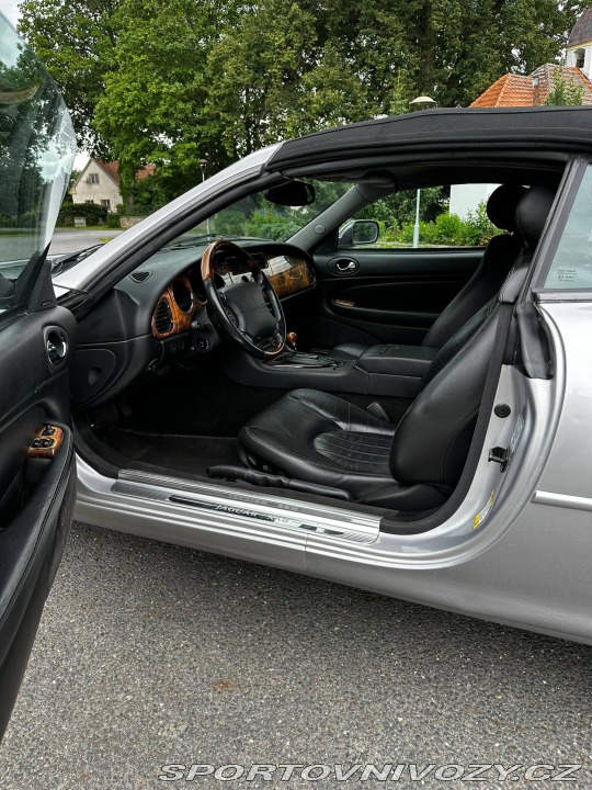 Jaguar XK8  2001