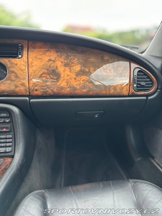 Jaguar XK8  2001