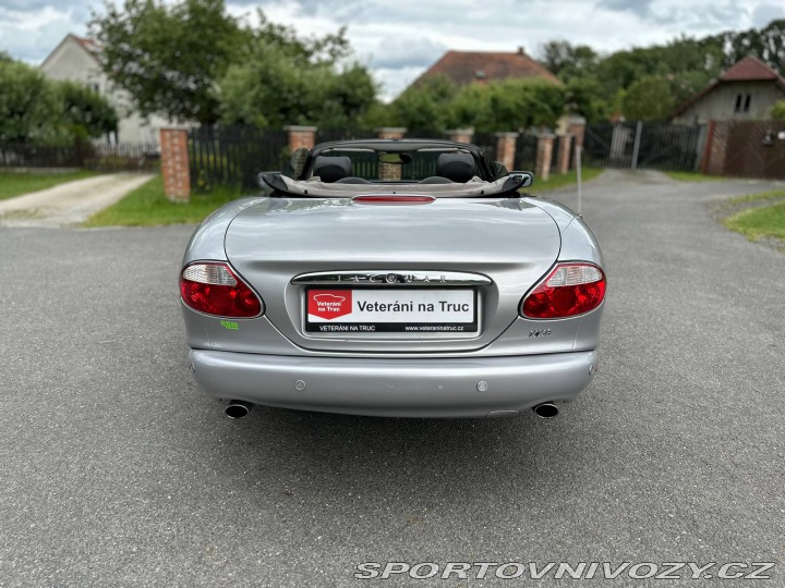 Jaguar XK8  2001