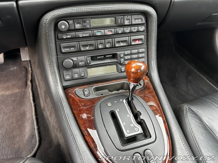 Jaguar XK8  2001
