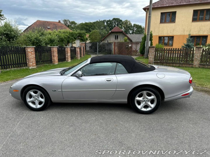 Jaguar XK8  2001