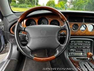 Jaguar XK8  2001