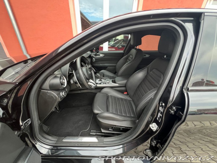 Alfa Romeo Giulia 2.0 Turbo Veloce REZERVAC 2022