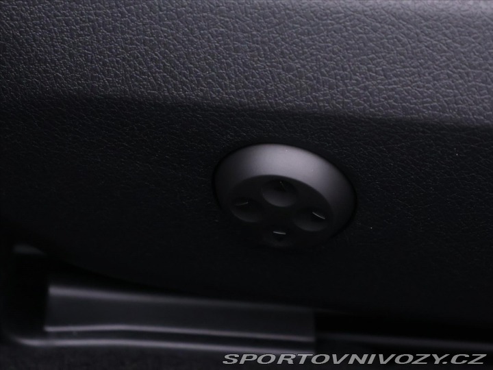 Mercedes-Benz CLE 2,0 300 4Matic AMG Premiu 2025