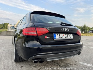 Audi S4 B8, manuál