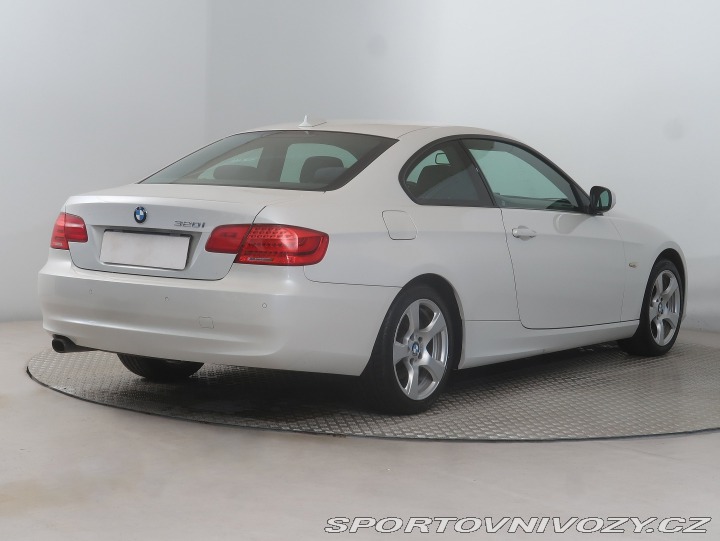 BMW 3 320 i 2011