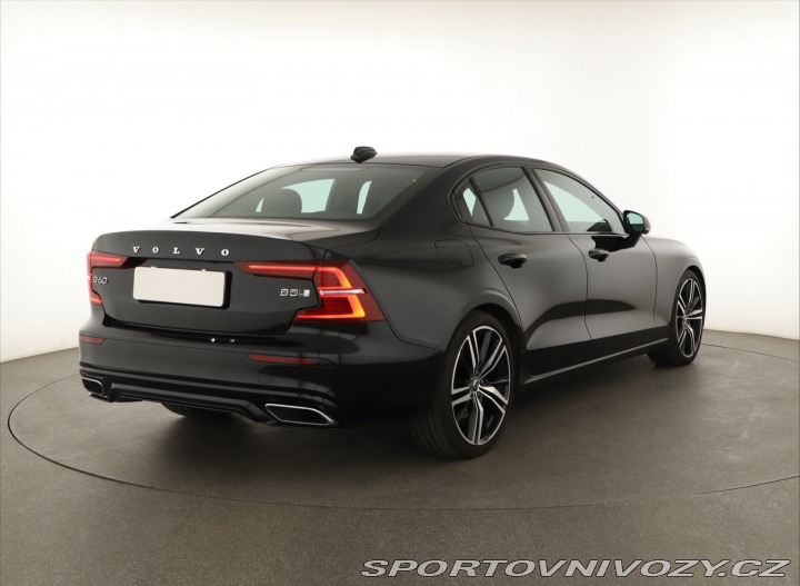 Volvo S60 R-Design B5 2022