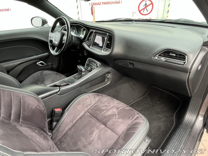 Dodge Challenger 5.7 L HEMI 2021