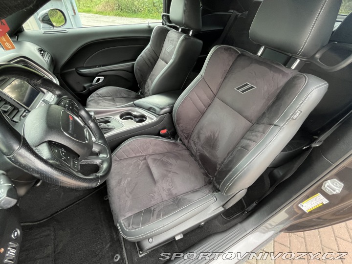 Dodge Challenger 5.7 L HEMI 2021