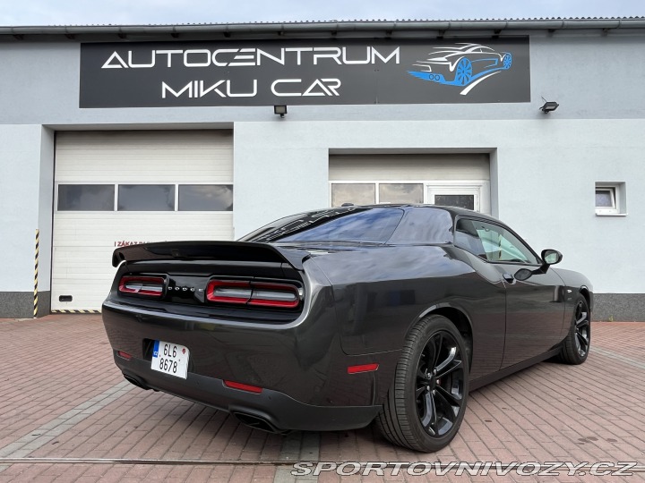 Dodge Challenger 5.7 L HEMI 2021