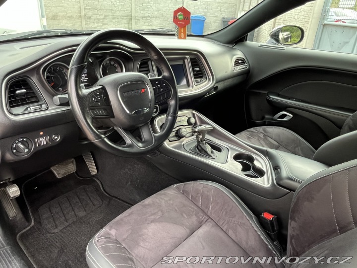 Dodge Challenger 5.7 L HEMI 2021