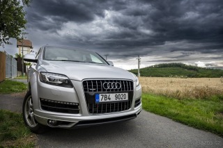 Audi  Q7 3,0   tdi S line.