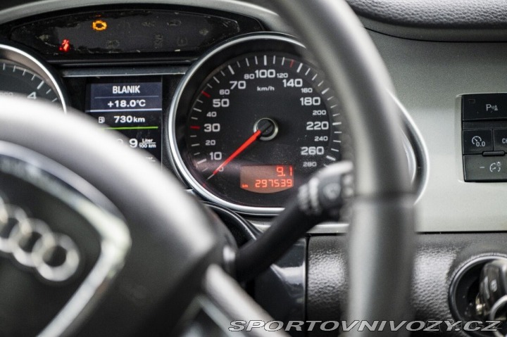 Audi Ostatní modely Q7 3,0 tdi S line. 2011