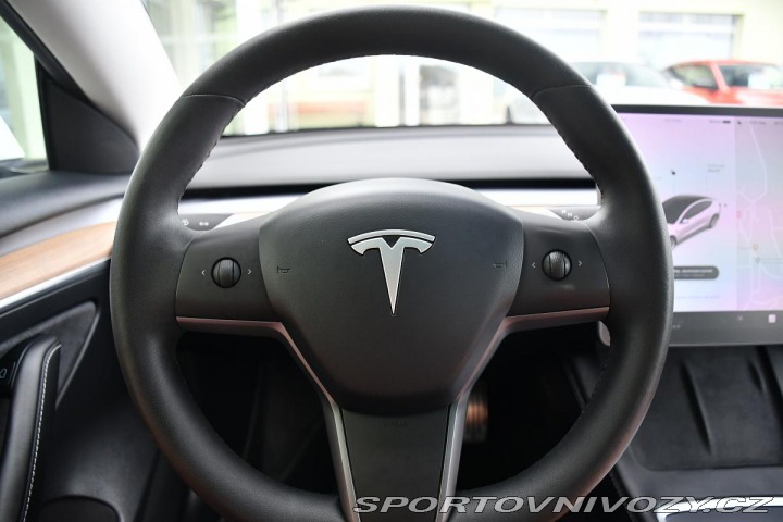 Tesla Model 3 REZERVACE 2021