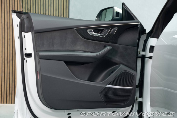 Audi SQ8  2021