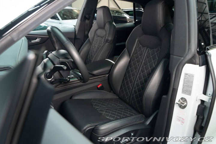 Audi SQ8  2021
