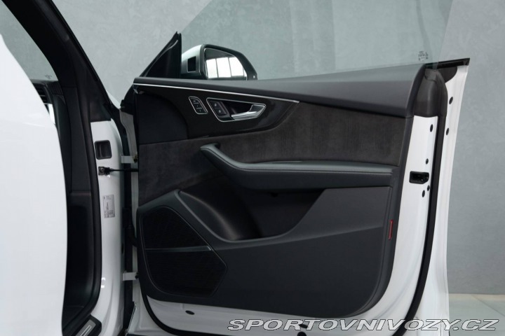 Audi SQ8  2021